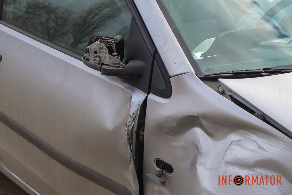 Там зіштовхнулися Opel та Volkswagen Там зіштовхнулися Opel та Volkswagen