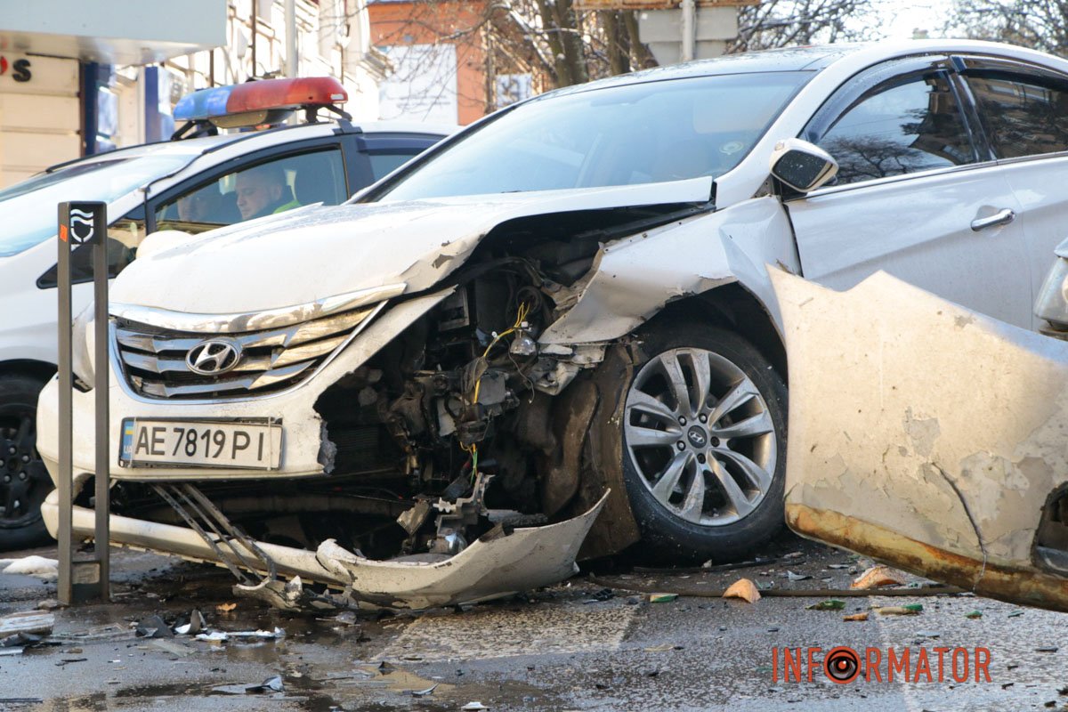 У неділю, 12 лютого, на перехресті вулиць Січових Стрільців та Старокозацької сталася аварія У неділю, 12 лютого, на перехресті вулиць Січових Стрільців та Старокозацької сталася аварія