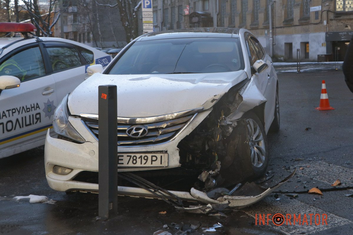 У цей момент водій Honda хотіла повернути зі Старокозацької на вулицю Січових Стрільців У цей момент водій Honda хотіла повернути зі Старокозацької на вулицю Січових Стрільців