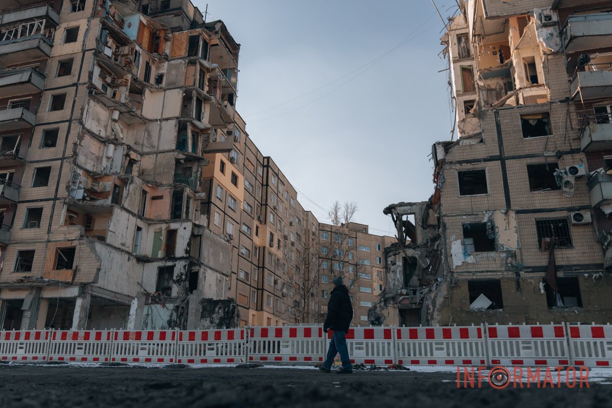 Зараз ніхто не проходить повз це місце, усі роблять зупинку хоч на декілька секунд