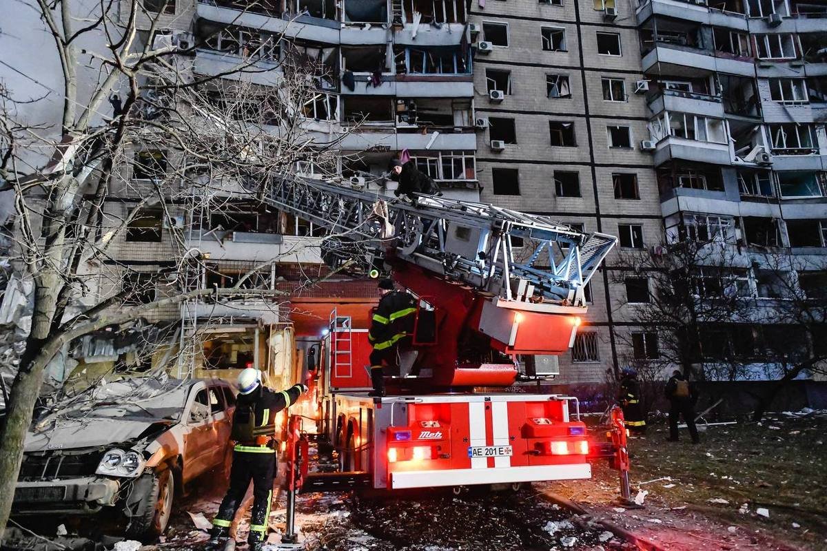 Пошукова операція тривала кілька днів, рятувальки ні на мить не припиняли розбирати завали