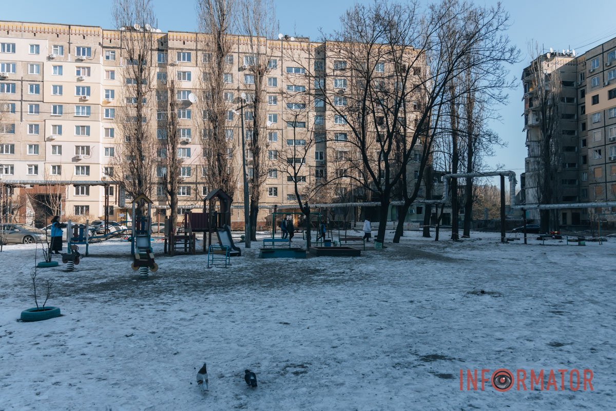 Зараз у дворі пусто і трохи моторошно