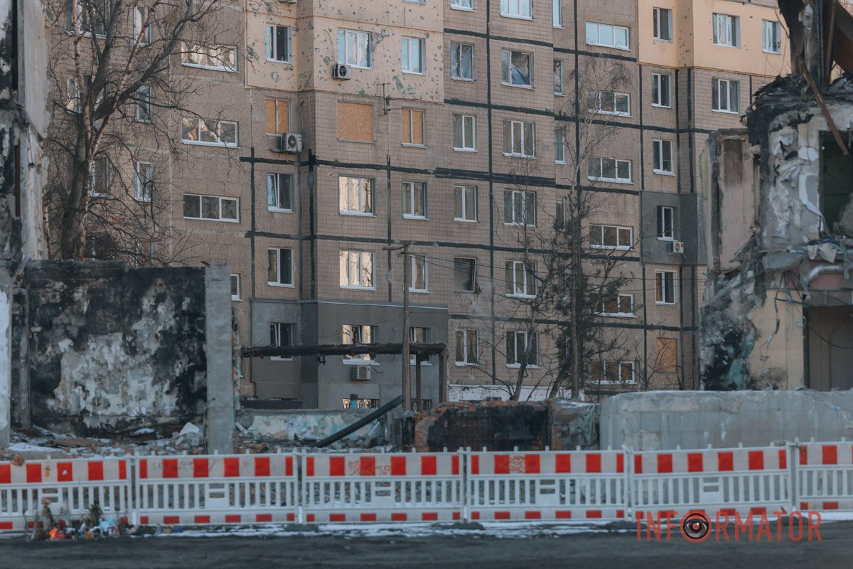 9 поверхів "склалися" до трьох, поховавши під бетоном людей