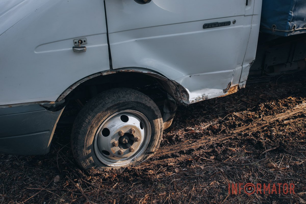 У Дніпрі на Новоорловській зіштовхнулися Renault служби таксі та "ГАЗель" 7