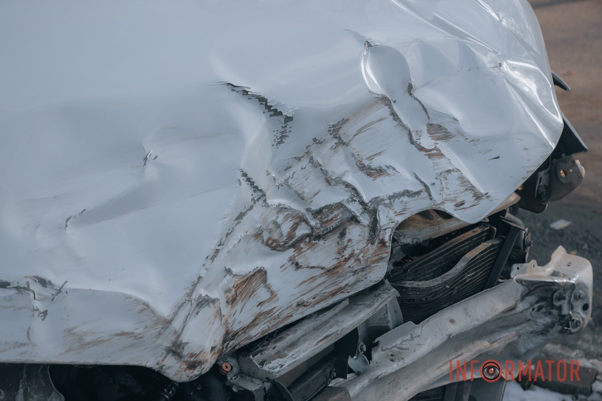 У Дніпрі на Новоорловській зіштовхнулися Renault служби таксі та "ГАЗель" 6