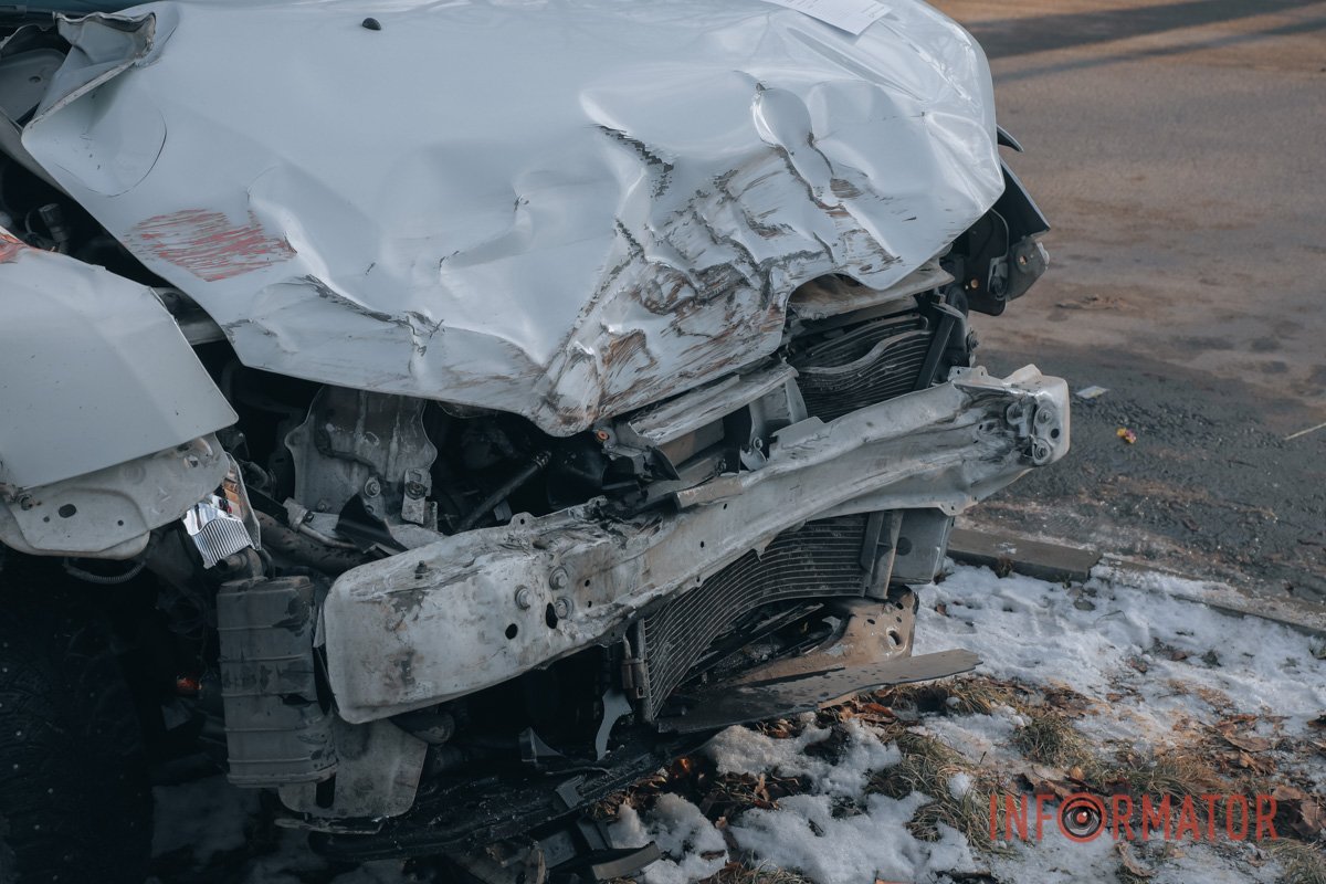 У Дніпрі на Новоорловській зіштовхнулися Renault служби таксі та "ГАЗель" 3