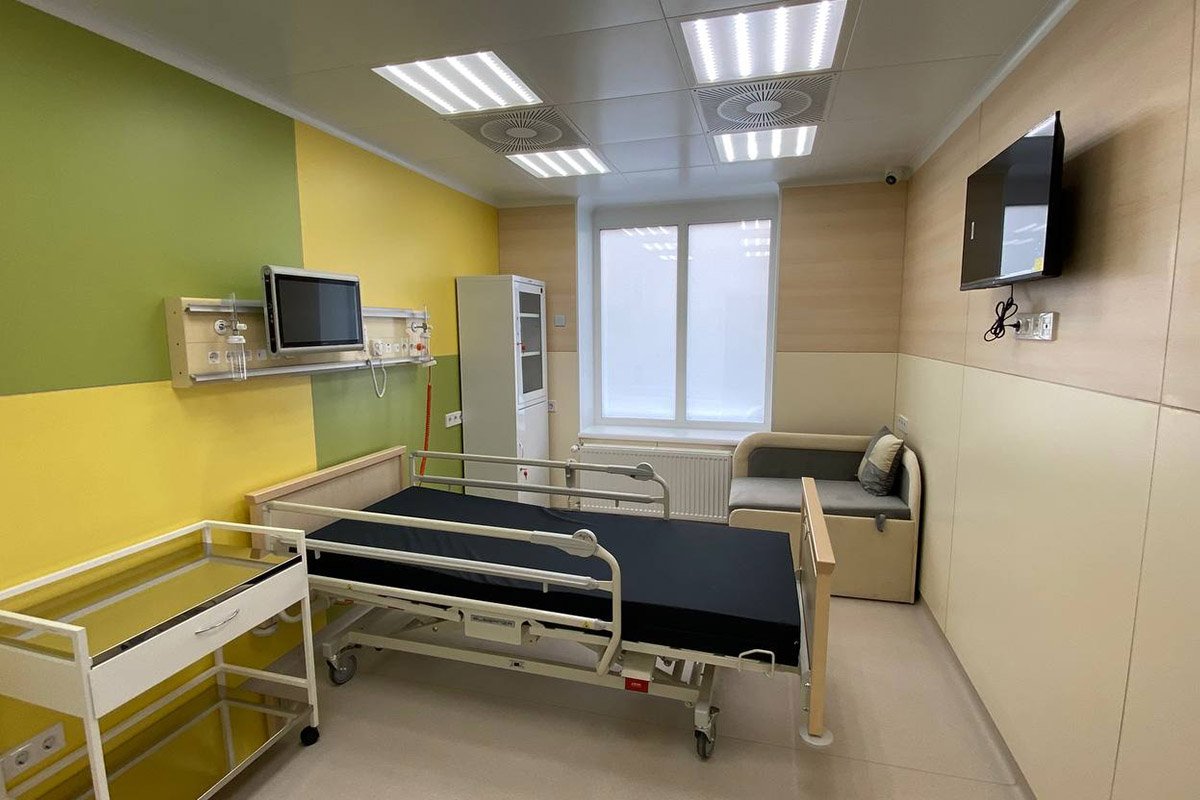 До цього складну процедуру з трансплантації кісткового мозку дітям у Черкаській області проводили у дорослому онковідділенні