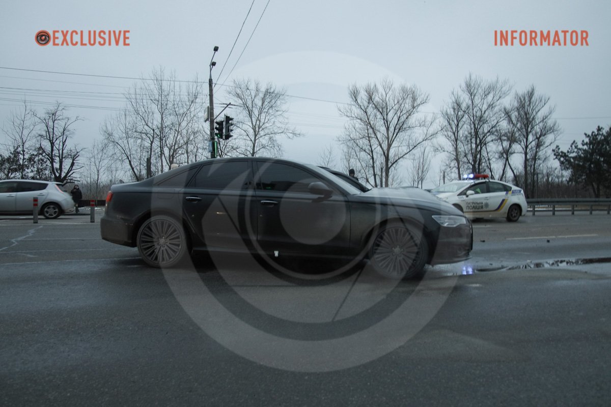 Зайнято дві смуги Зайнято дві смуги