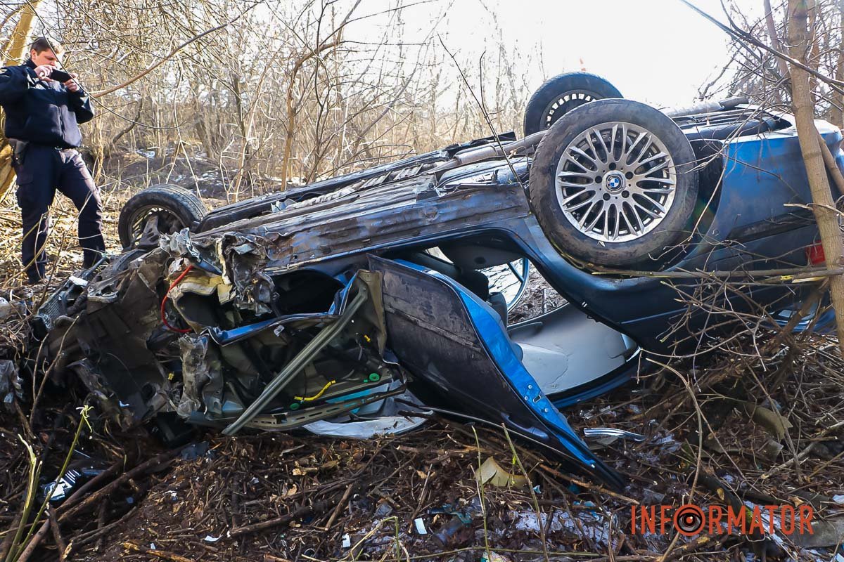 Після автівка з‘їхала у кювет та перекинулась на дах Після автівка з‘їхала у кювет та перекинулась на дах