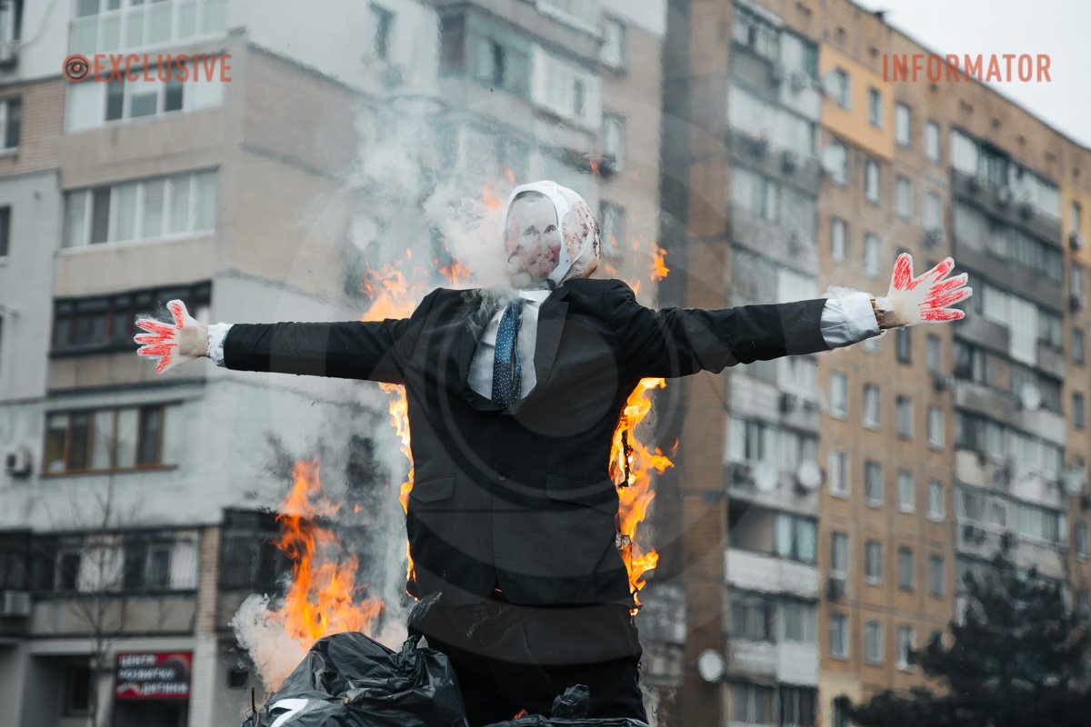 "Який час, такі й опудала" "Який час, такі й опудала"