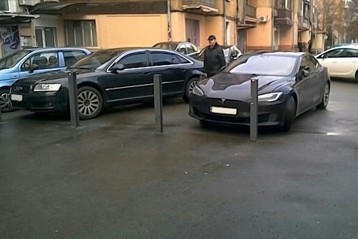 Паркування з порушеннями Паркування з порушеннями