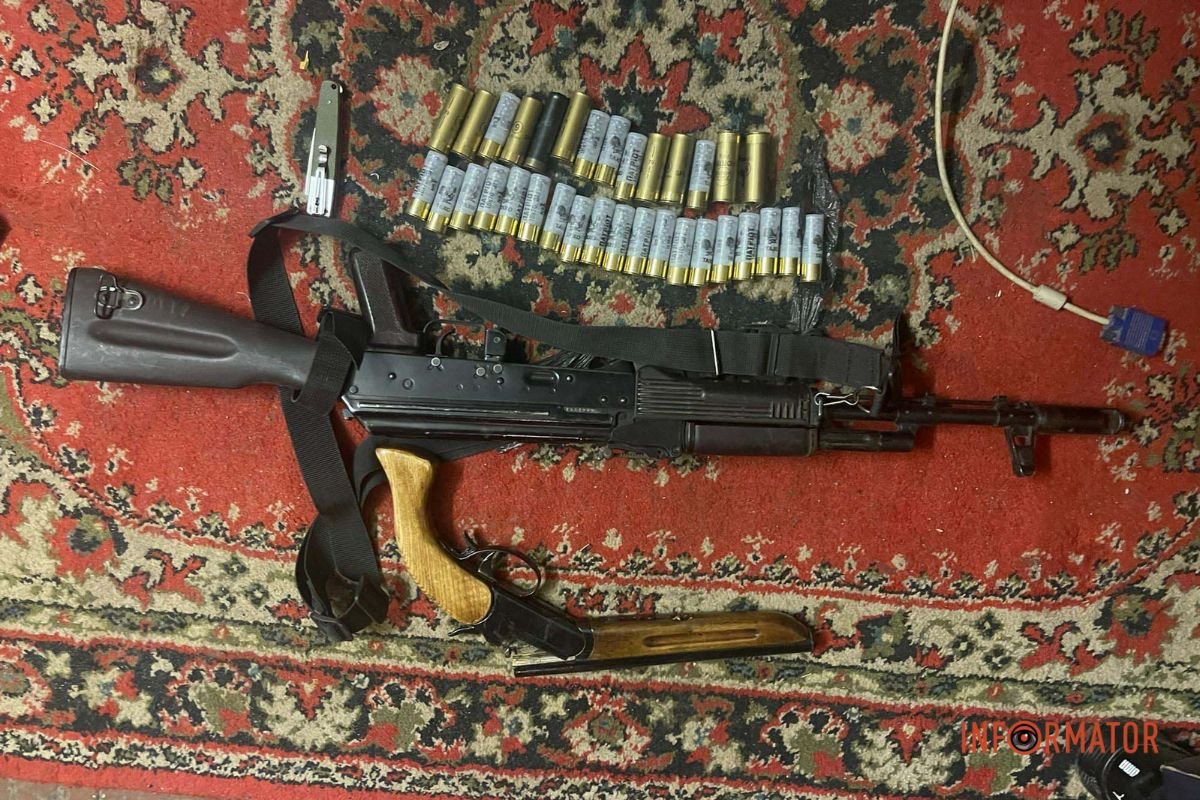 Займалися шахрайством, а також виготовленням і збутом наркотиків