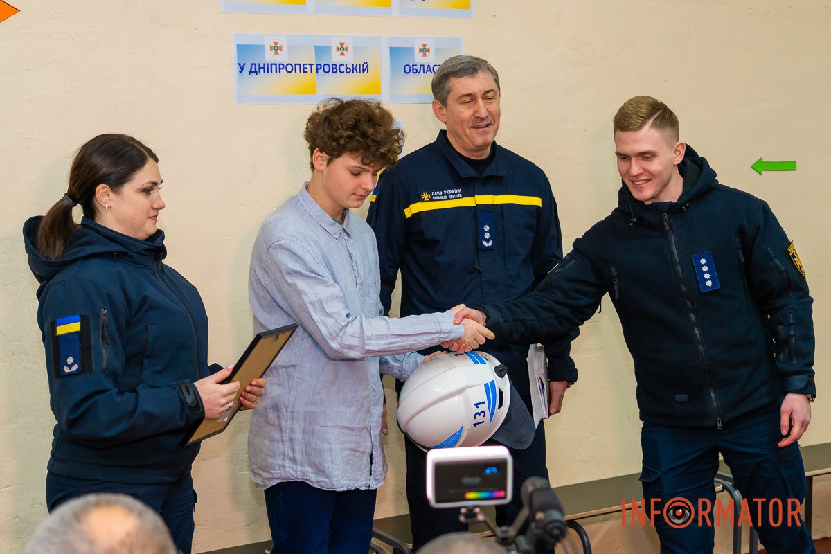 7-класник попри власний страх відразу кинувся на допомогу людям 7-класник попри власний страх відразу кинувся на допомогу людям