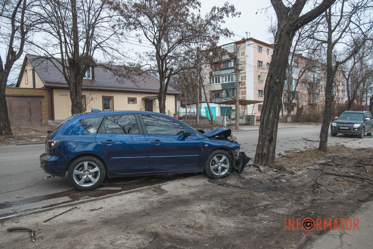 Водійку Mazda забрала швидка Водійку Mazda забрала швидка