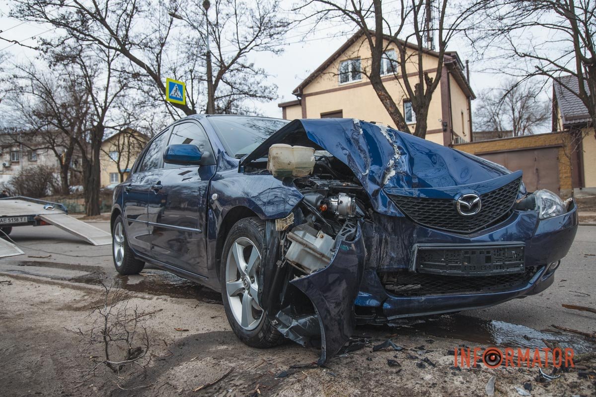 Mazda отримав пошкодження Mazda отримав пошкодження