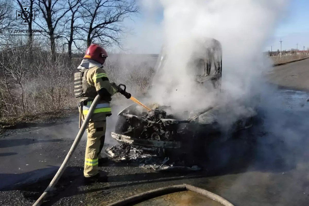 BMW вигорів вщент BMW вигорів вщент