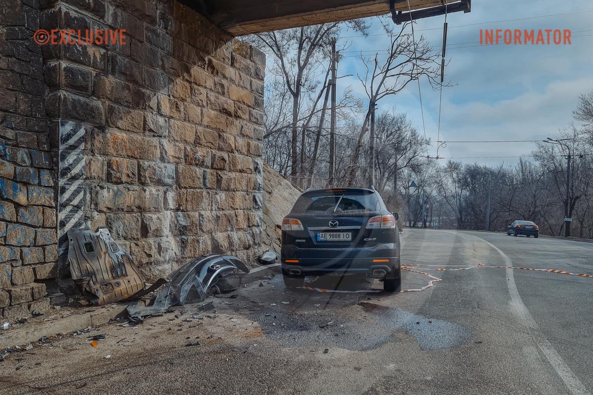 Автівку огородили сигнальною стрічкою