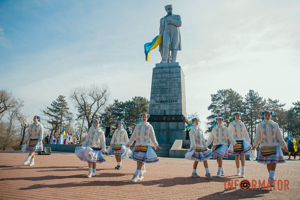 При житті Шевченко написав тисячу творів При житті Шевченко написав тисячу творів