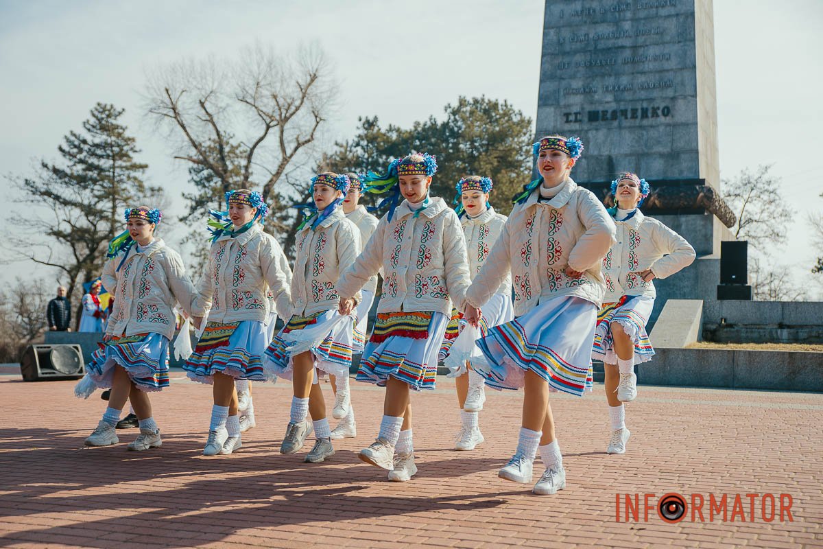 Школярі читали вірші Шевченка Школярі читали вірші Шевченка