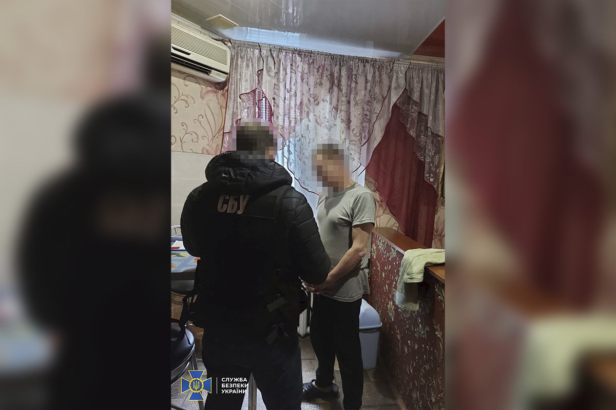 Трьом зрадникам повідомлено про підозру