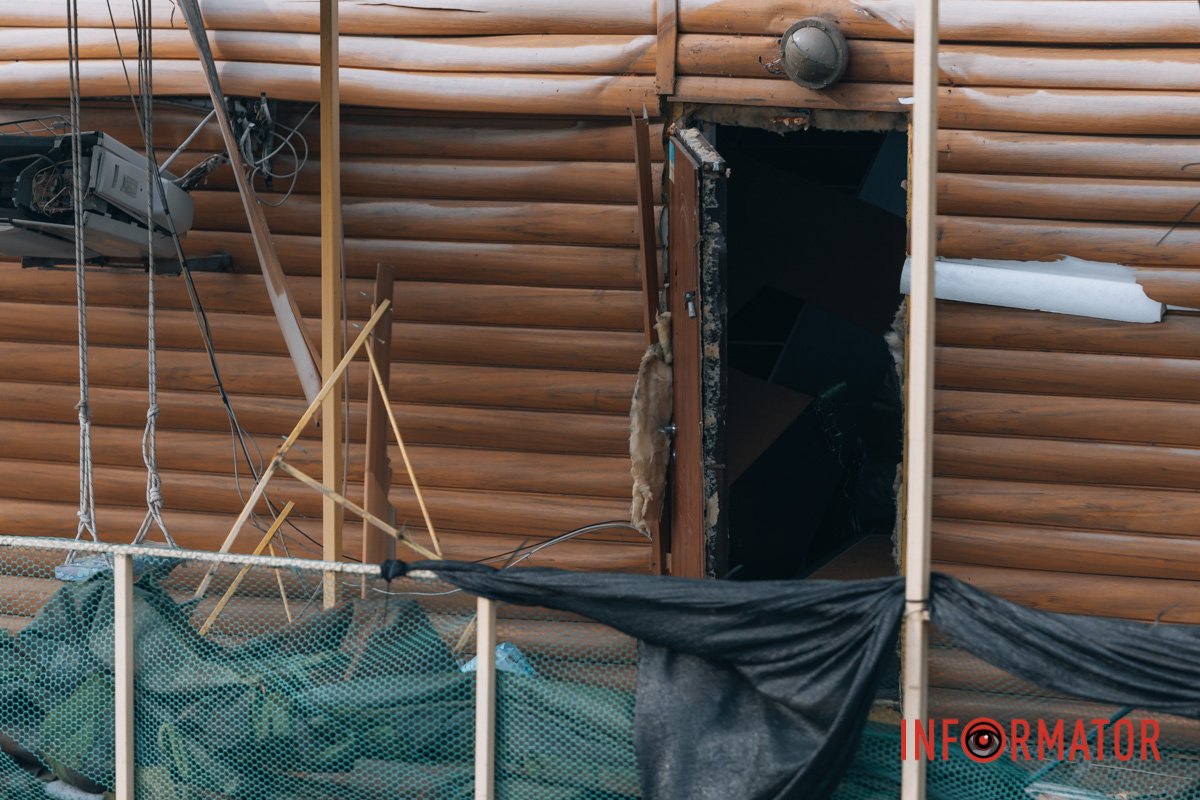 Усього у Дніпрі вибило вікна у понад 120 квартирах Усього у Дніпрі вибило вікна у понад 120 квартирах