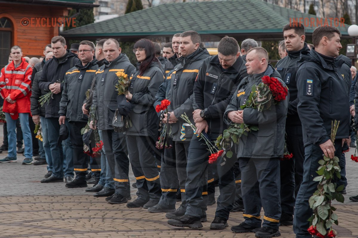 Навіть у такі події лунала сирена