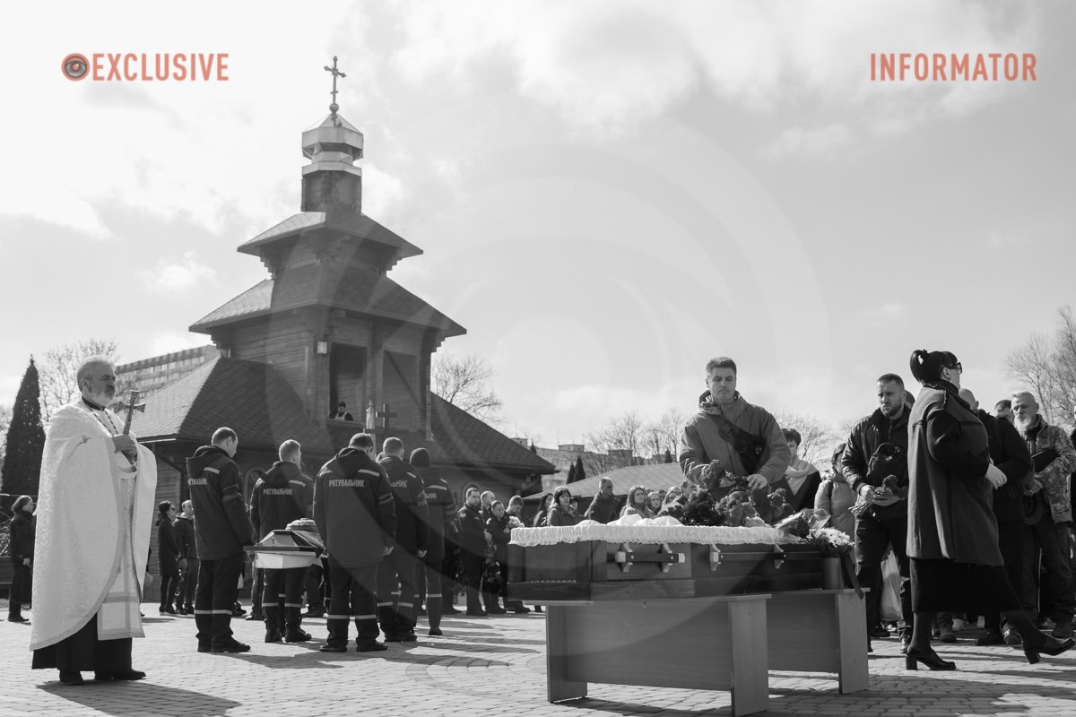 Попрощатися прийшли щонайменше 200 людей