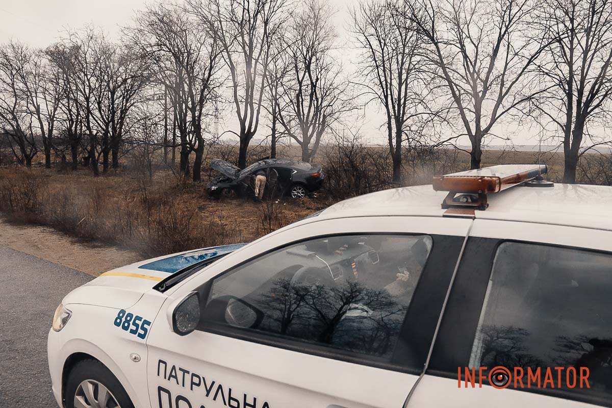 Тут автомобіль Mazda злетів з дороги