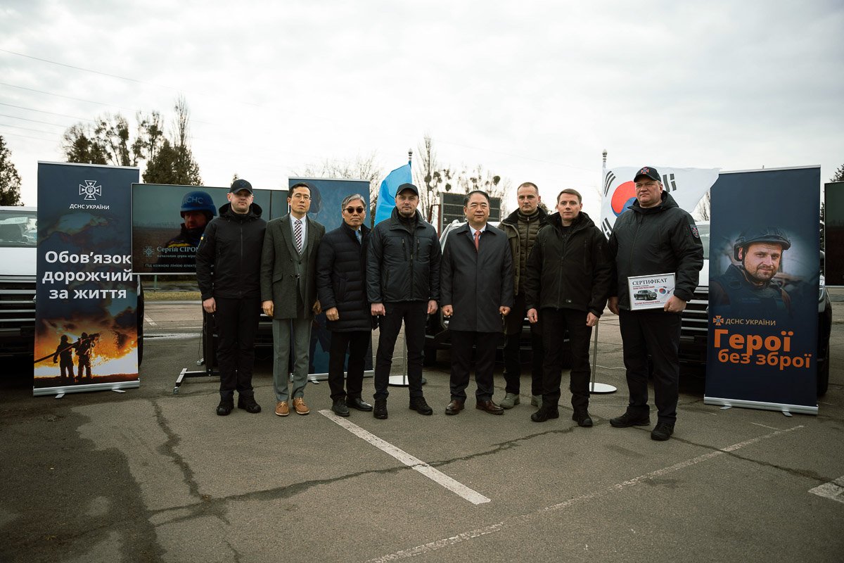 Рятувальники отримали автомобілі від Корейської Республіки Рятувальники отримали автомобілі від Корейської Республіки