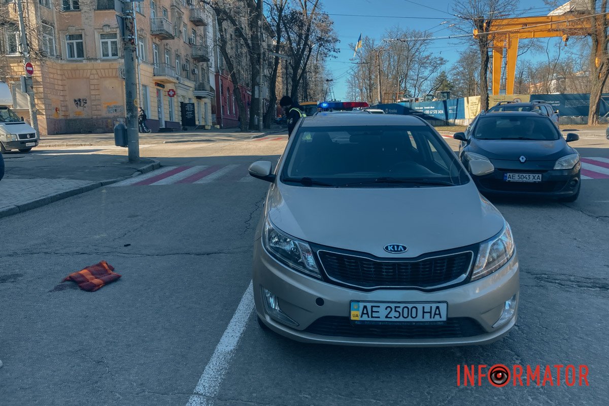 Постраждалу з місця аварії забрала "швидка"