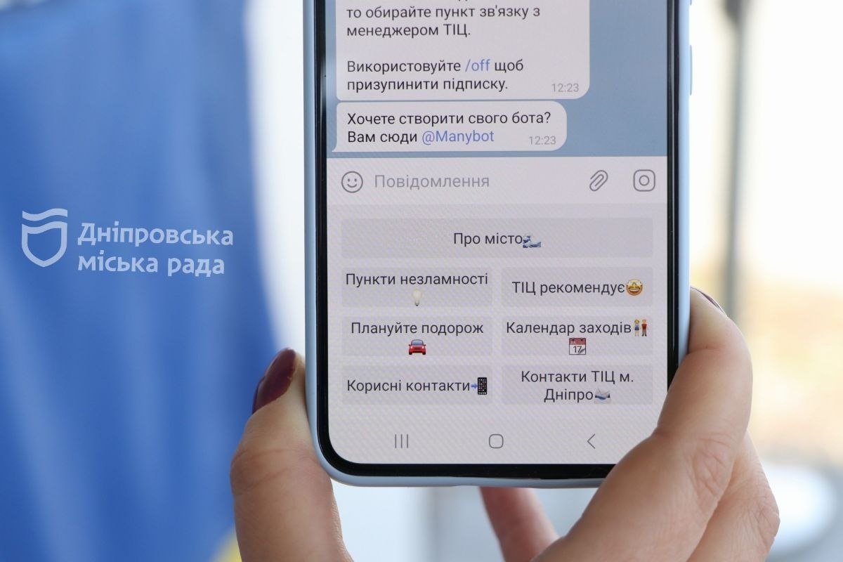 Також у ньому доступні номери телефонів, які знадобляться переселенцям