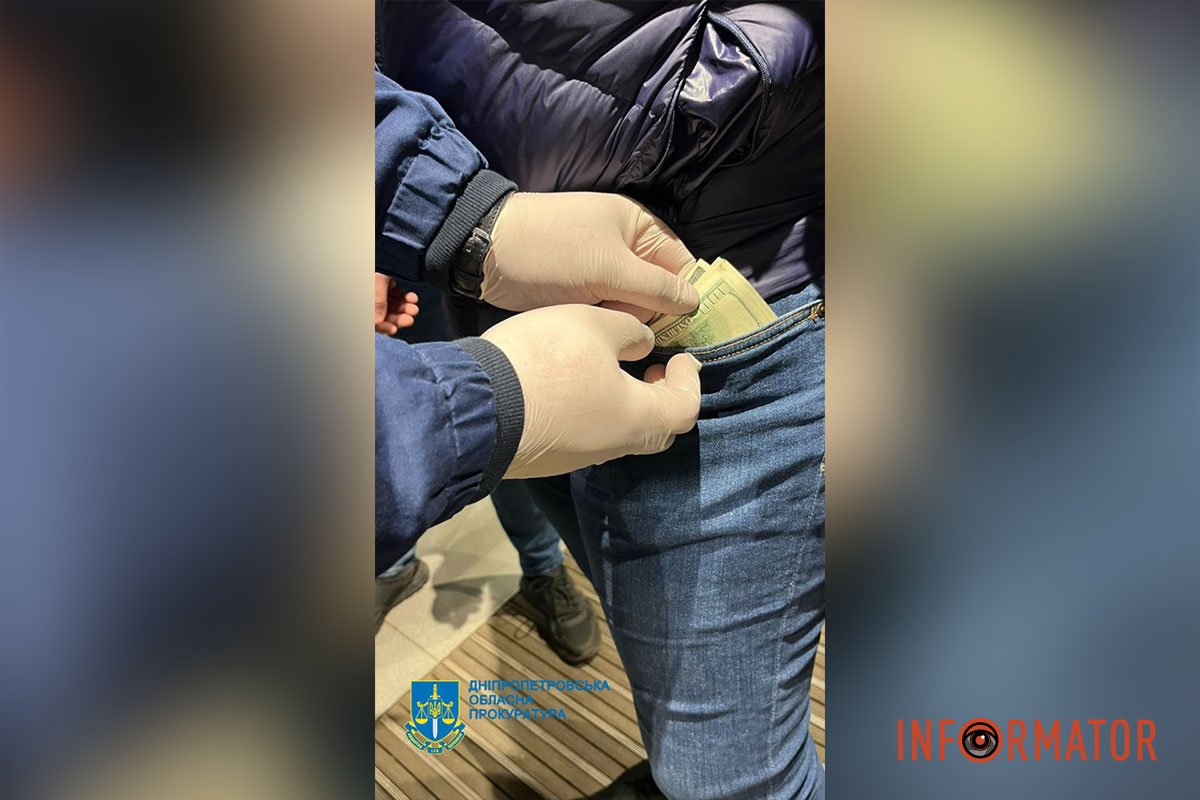 Залишили поховальний вінок, аби примусити сплатити: у Дніпропетровській області затримали вимагачів 1