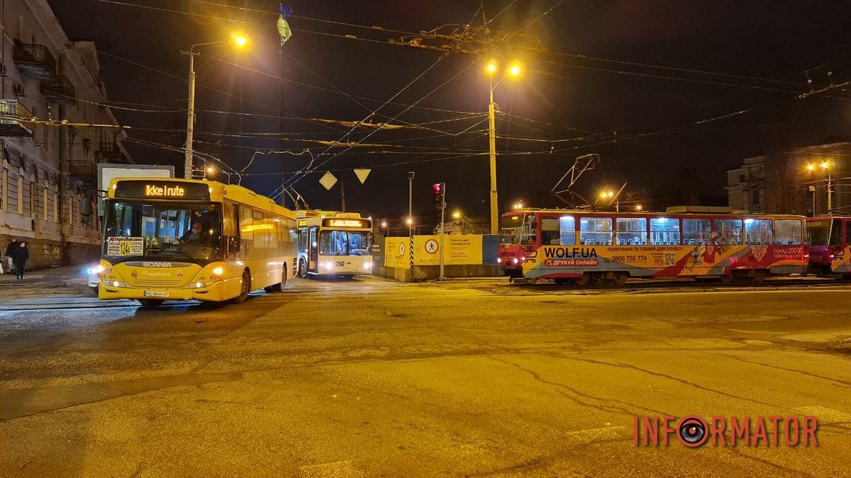 В Днепре в четверг временно приостановлено движение некоторых троллейбусов и трамваев