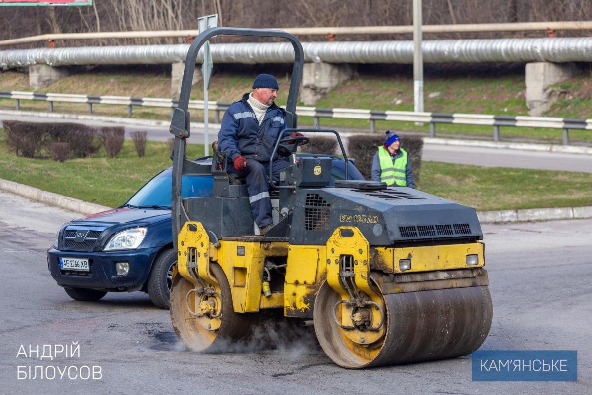 Виконують ямковий ремонт доріг