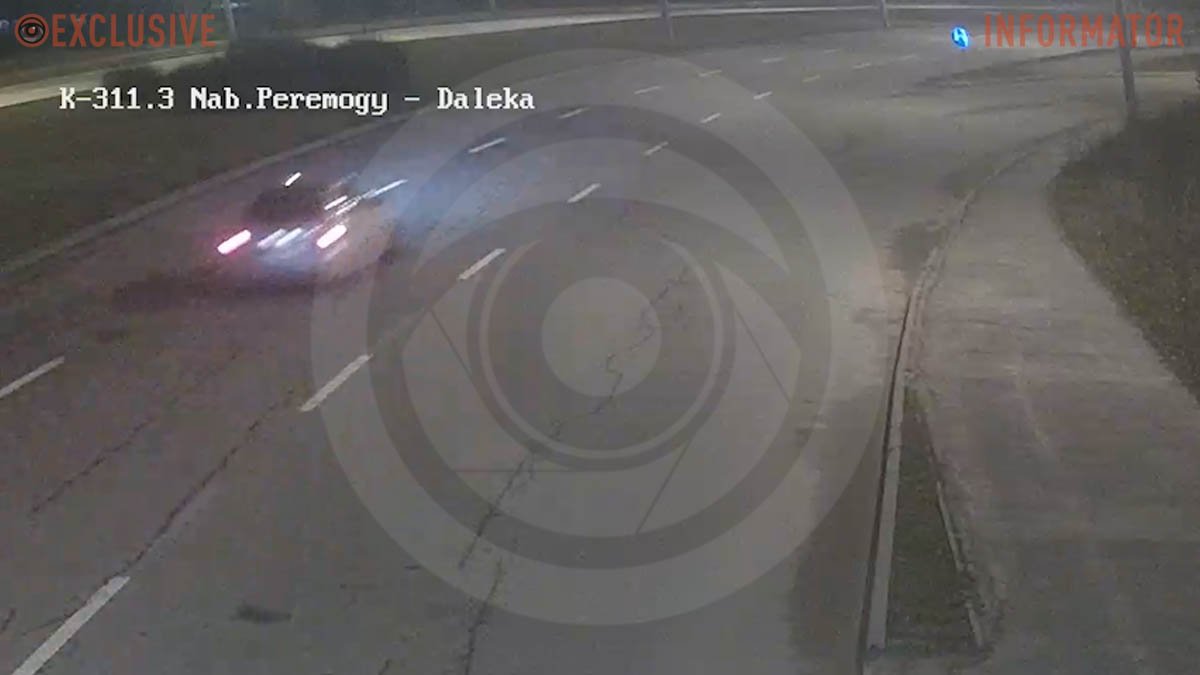 Видео момента смертельного ДТП: в Днепре на Набережной Победы Chevrolet врезался в билборд и перевернулся