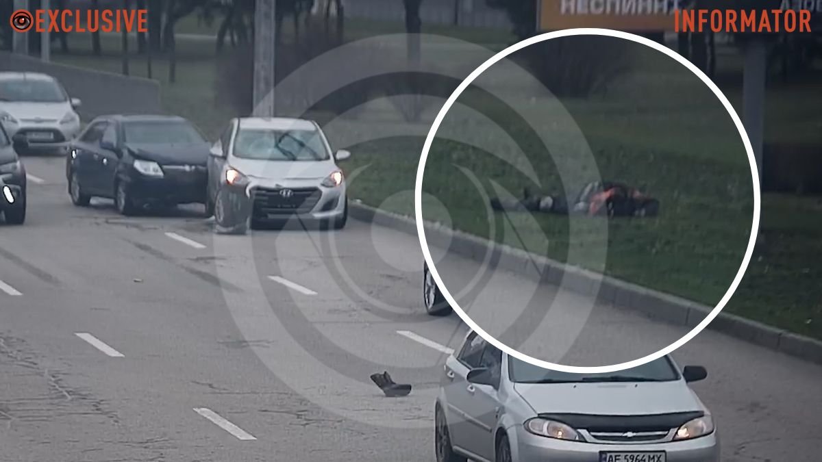 В Днепре на Набережной Заводской Hyundai сбил мужчину, затем в авто врезался Geely: видео момента