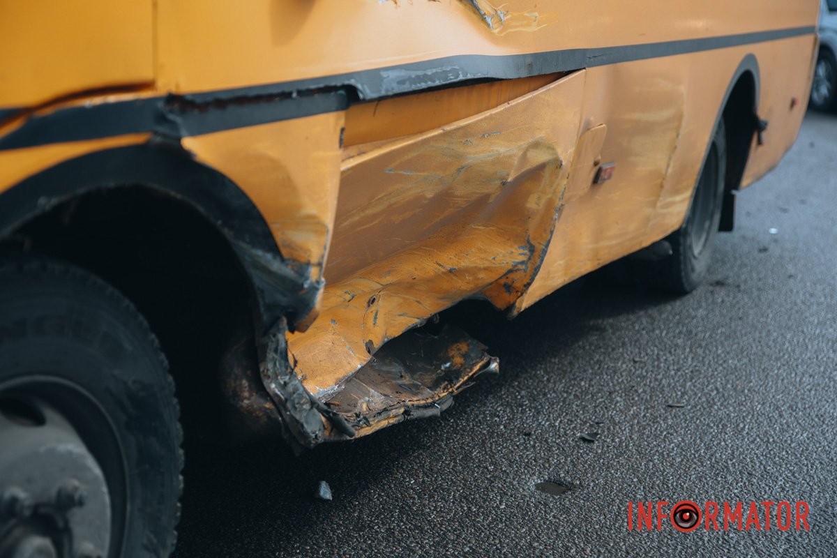 Удар прийшовся в бік автобуса