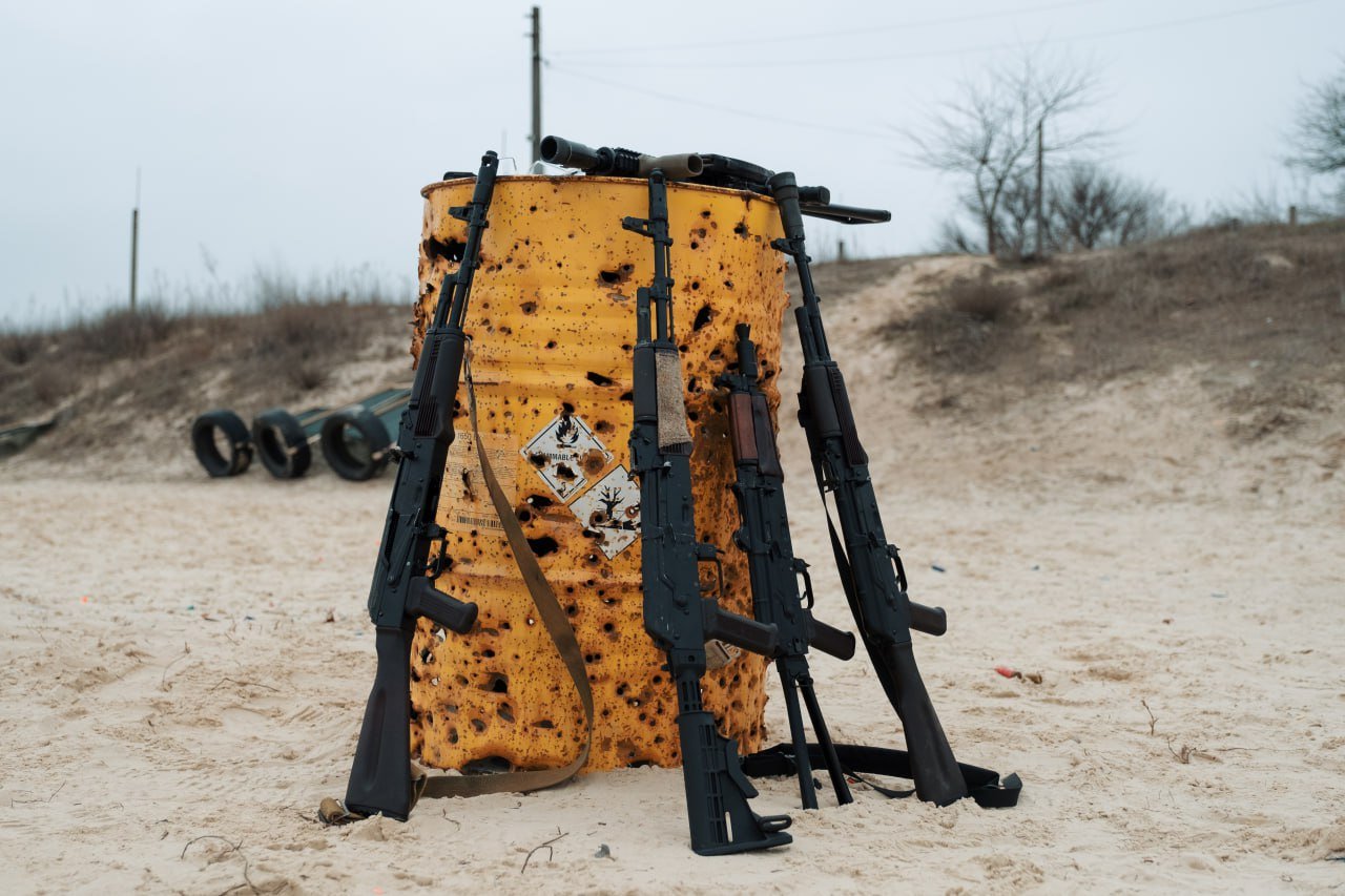 На тактиці учасникам прийшлось побігати, поповзати і навіть попадати