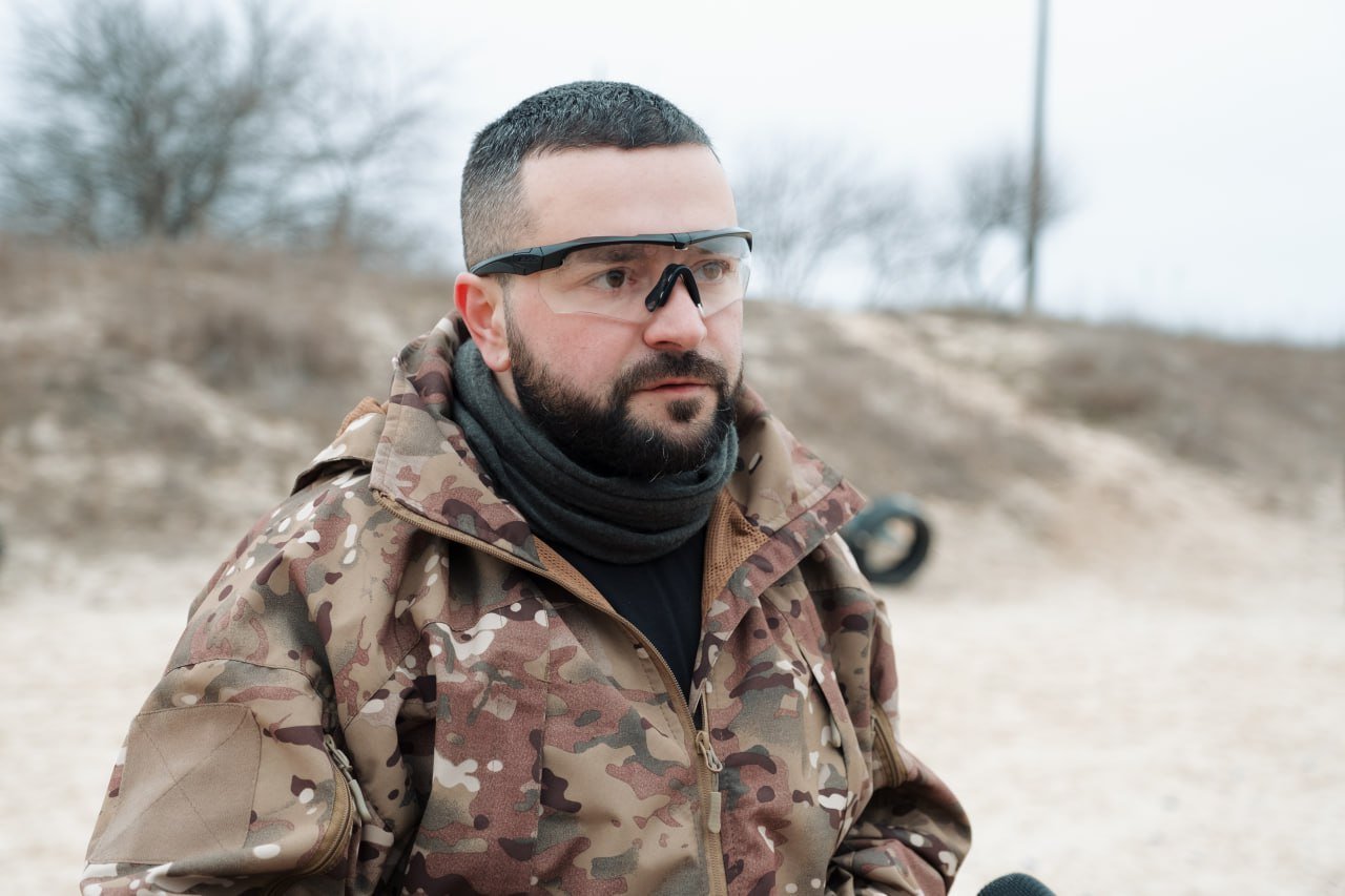 Влад Калініченко, інструктор