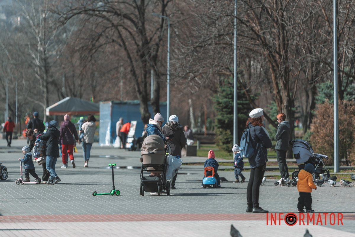 Люди гуляють Люди гуляють