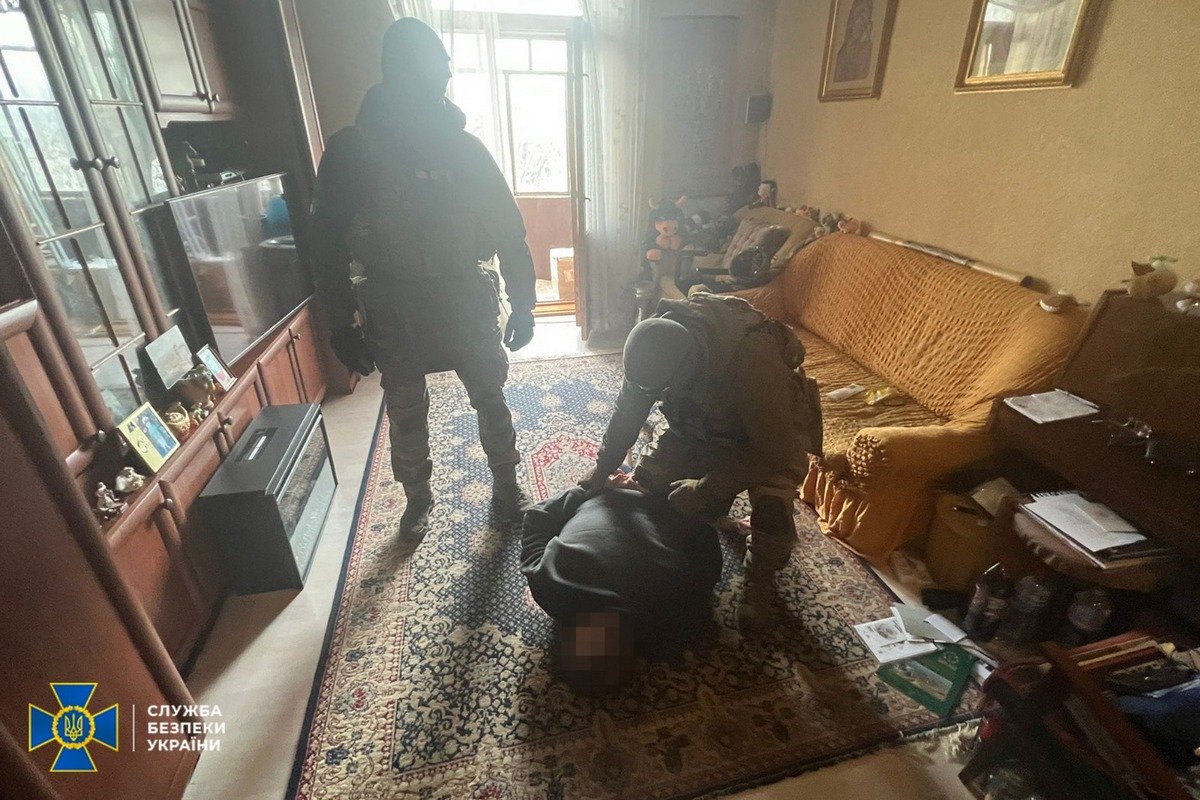 СБУ затримала 4 зловмисників СБУ затримала 4 зловмисників