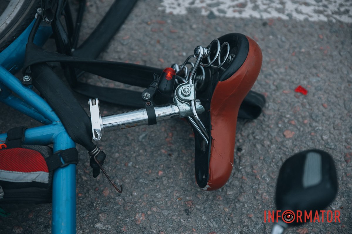 Велосипедист рухався в напрямку проспекту Праці Велосипедист рухався в напрямку проспекту Праці