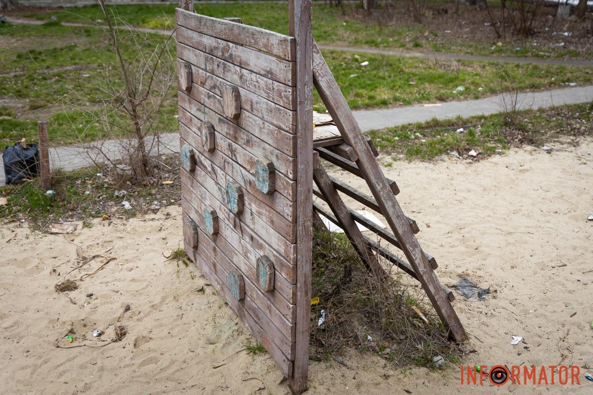 Батьки вже приступили до демонтажу 