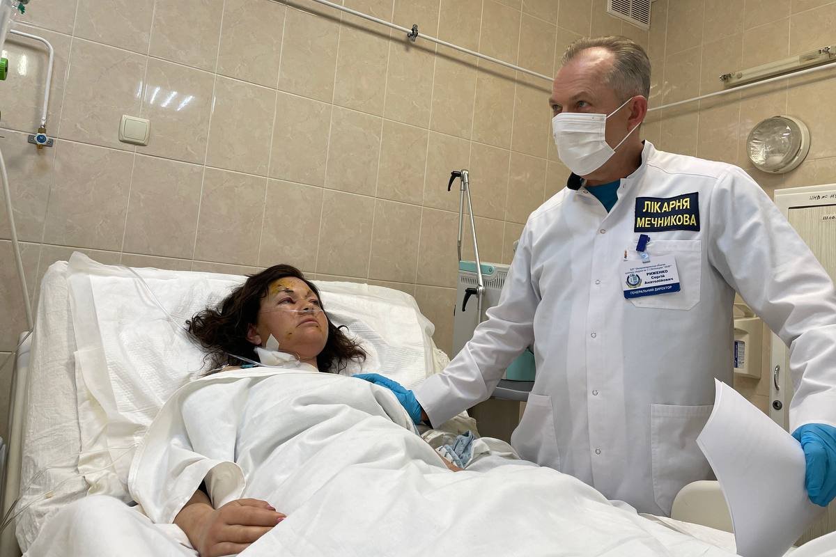 Медики Дніпропетровської обласної лікарні імені Мечникова рятують Ларису Борисенко Медики Дніпропетровської обласної лікарні імені Мечникова рятують Ларису Борисенко