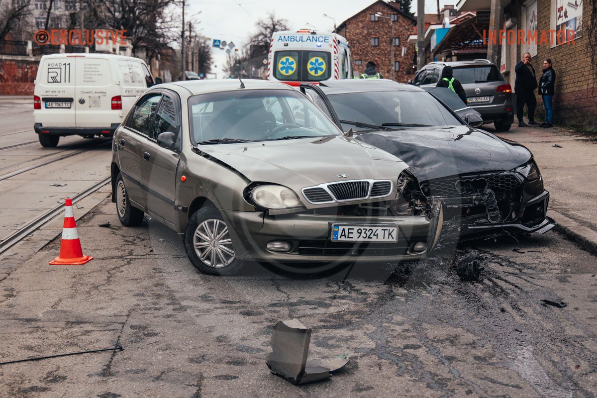На дорозі уламки
