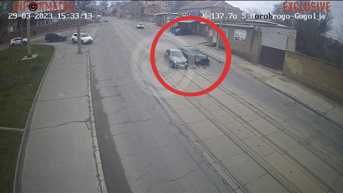 Видео момента ДТП: в Днепре на Святослава Храброго столкнулись Audi и Daewoo