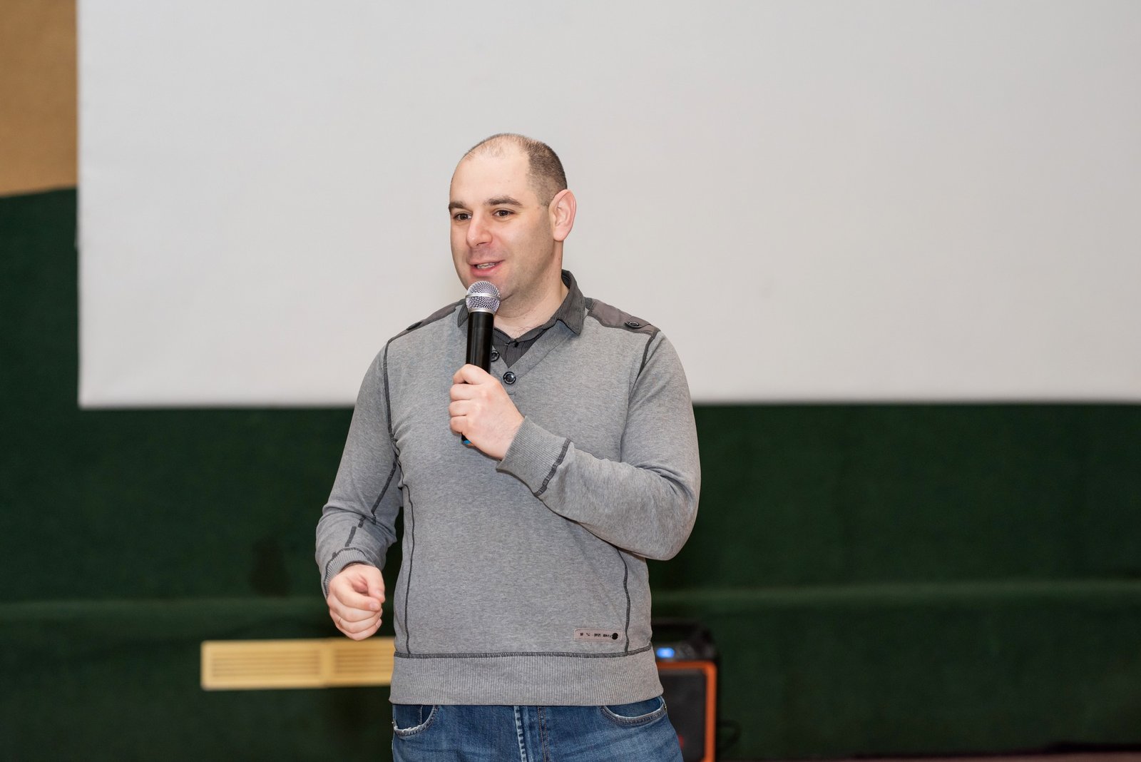 Народний депутат України Дмитро Кисилевський зустрівся з дніпрянками, які в'язали шкарпетки для бійців