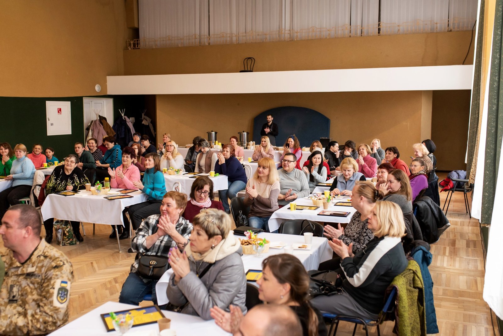 Десятки активних й патріотично налаштованих дніпрянок змогли застосувати свої таланти у допомозі нашим воїнам