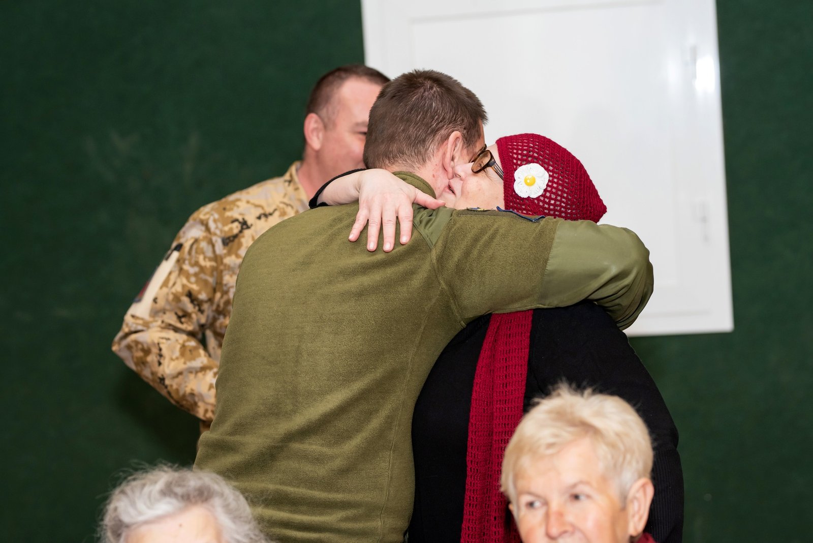 Учасницям проєкту вручили дипломи і подяки від депутата, 25 бригади і сил ППО, які охороняють небо над Дніпром