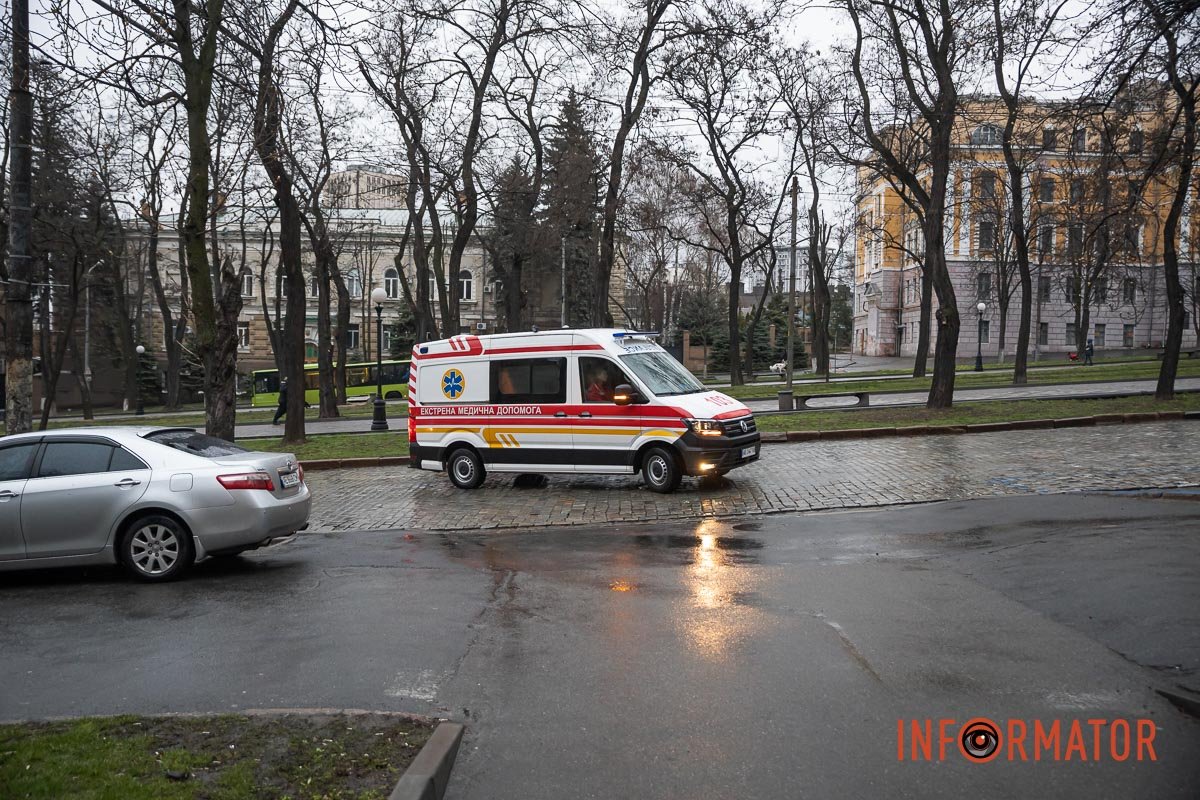 Чоловік випав із вікна багатоповерхівки